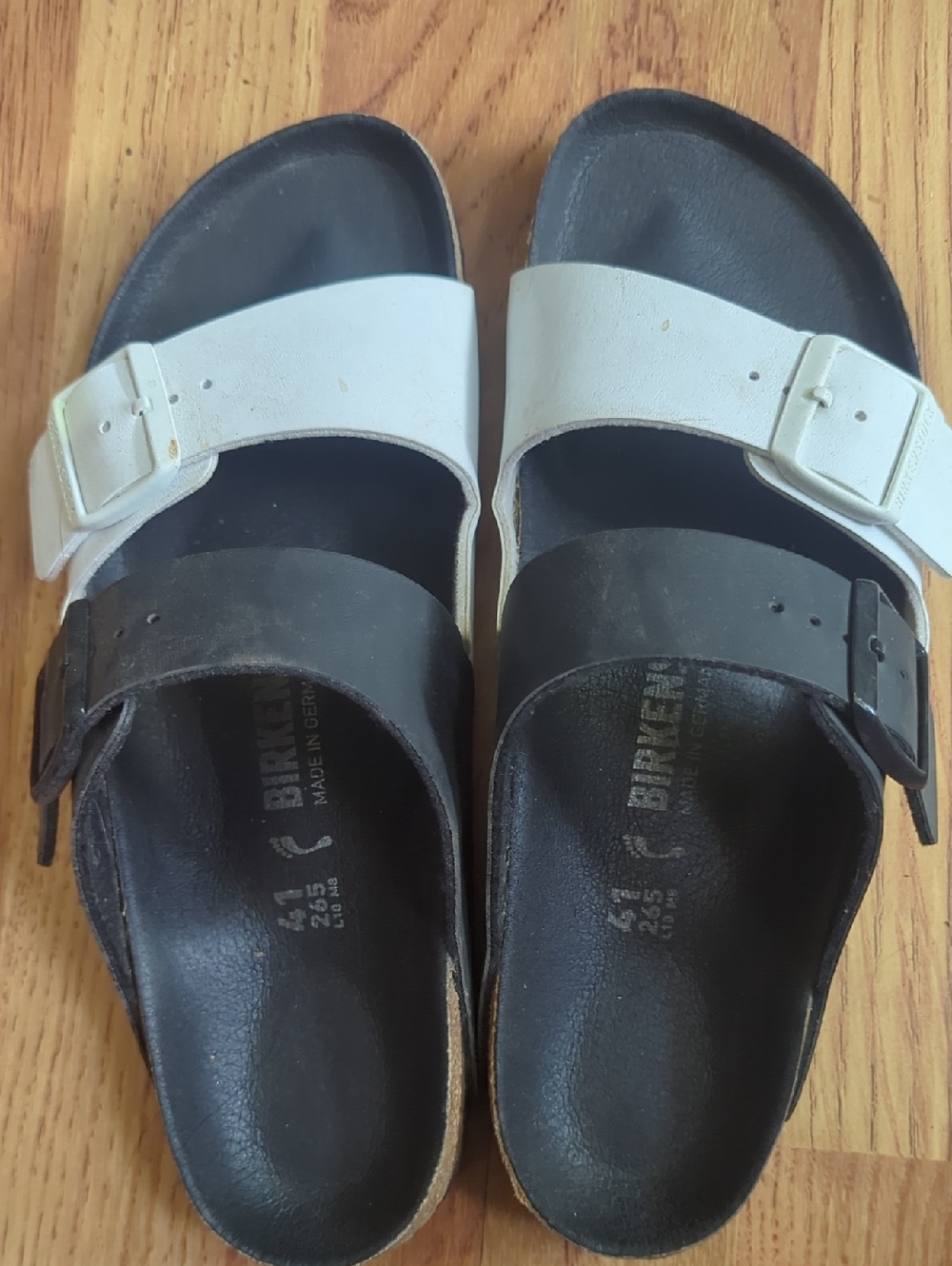 Birkenstock 41 Two-Tone Black and White Arizona Slides
